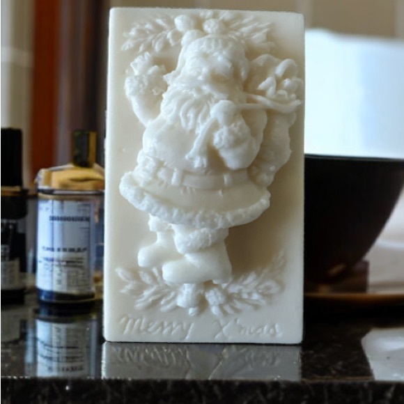 Hand Crafted Soap - Goats Milk & Vanilla - Santa Bar Soap - Picture 2 of 5